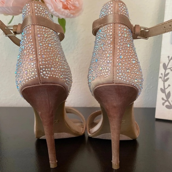 High heels - Picture 3 of 4